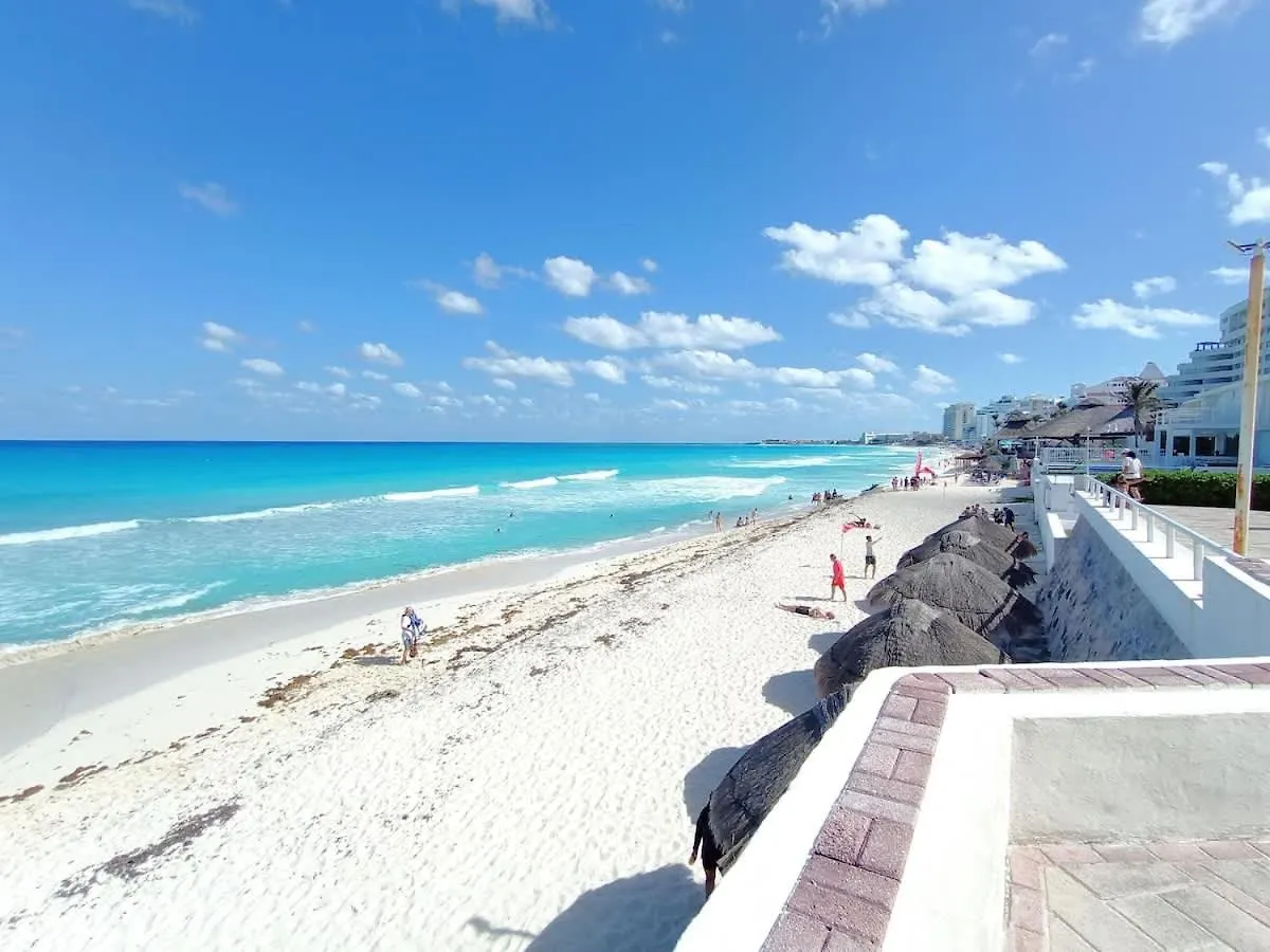 Gran Suite Cancun - Beach Condo 0*,  México